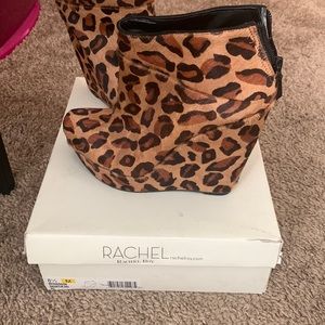 Womens 8 1/2 Rachel Roy booties worn once great condition an very comfortable